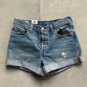 Size 28 Levi’s denim short. Brand new.
